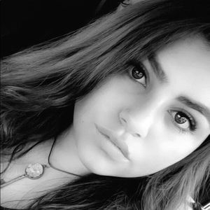 Meet your Posher, Caroline